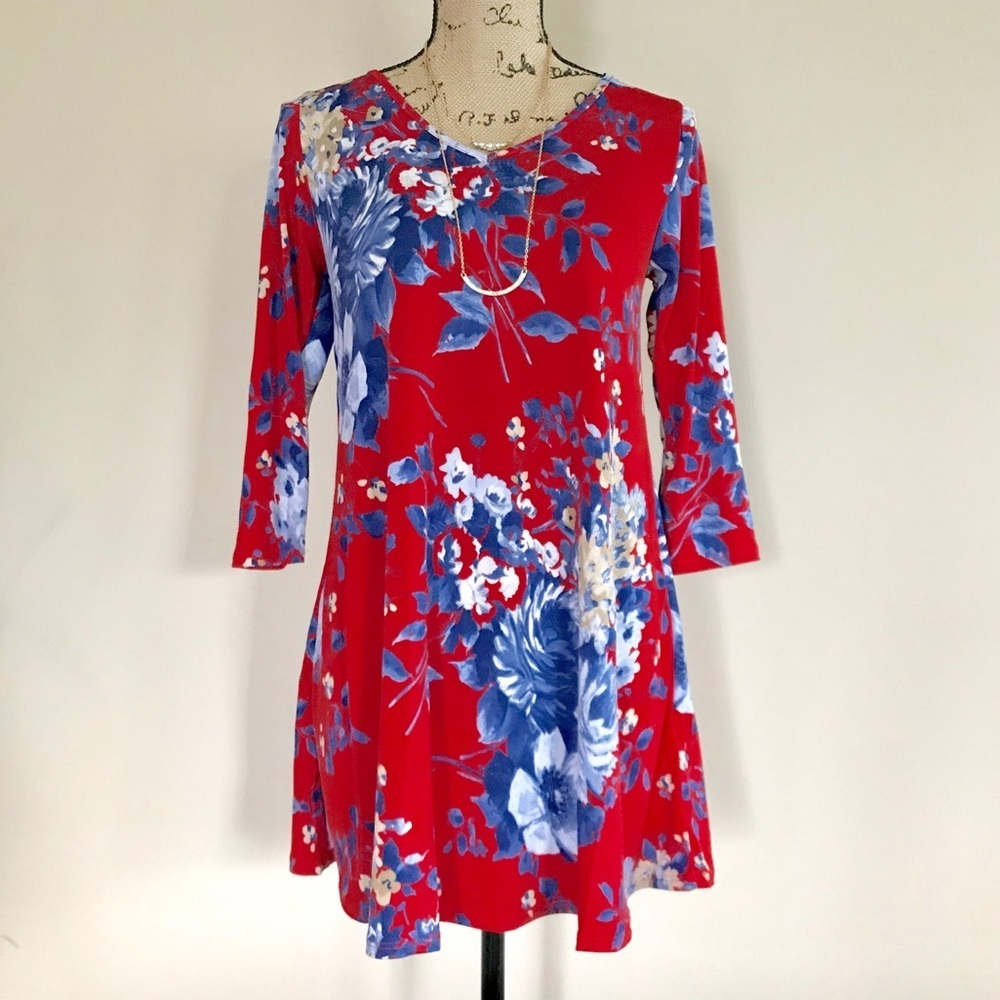 LAST! Keyhole back floral swing top - Picture 3 of 4